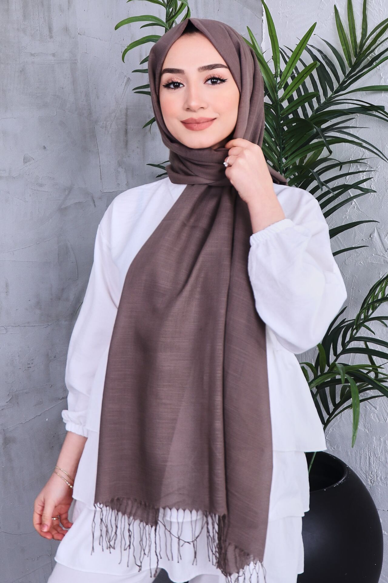 Flamlı Saçaklı Düz Renk Keten Rubi Şal