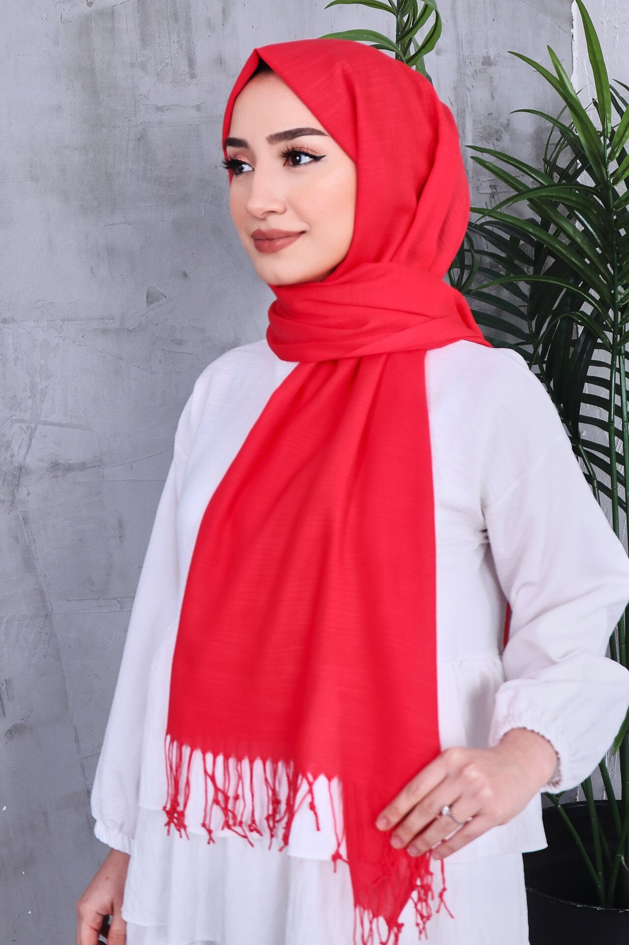 Flamlı Saçaklı Düz Renk Keten Rubi Şal