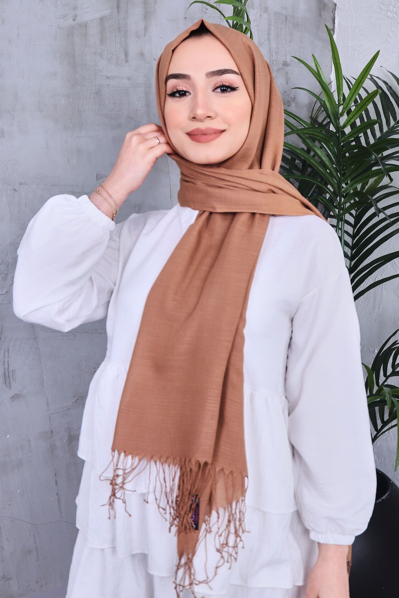 Flamlı Saçaklı Düz Renk Keten Rubi Şal