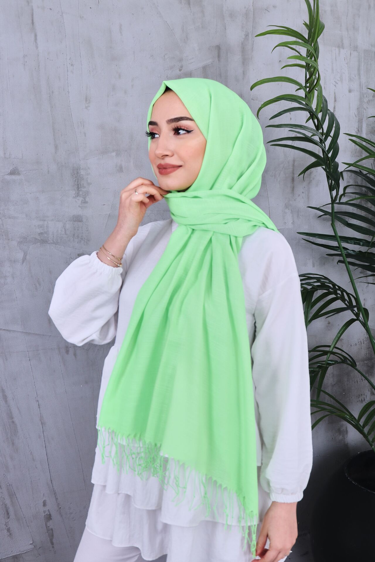 Flamlı Saçaklı Düz Renk Keten Rubi Şal