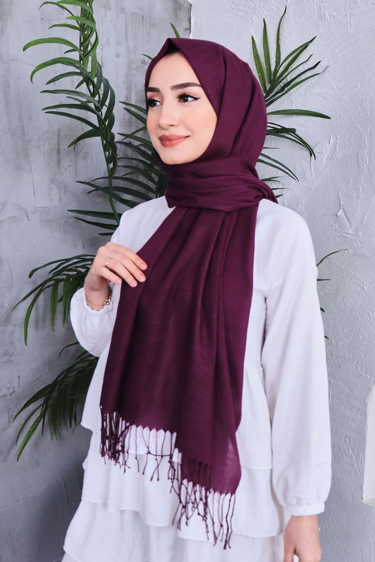 Flamlı Saçaklı Düz Renk Keten Rubi Şal