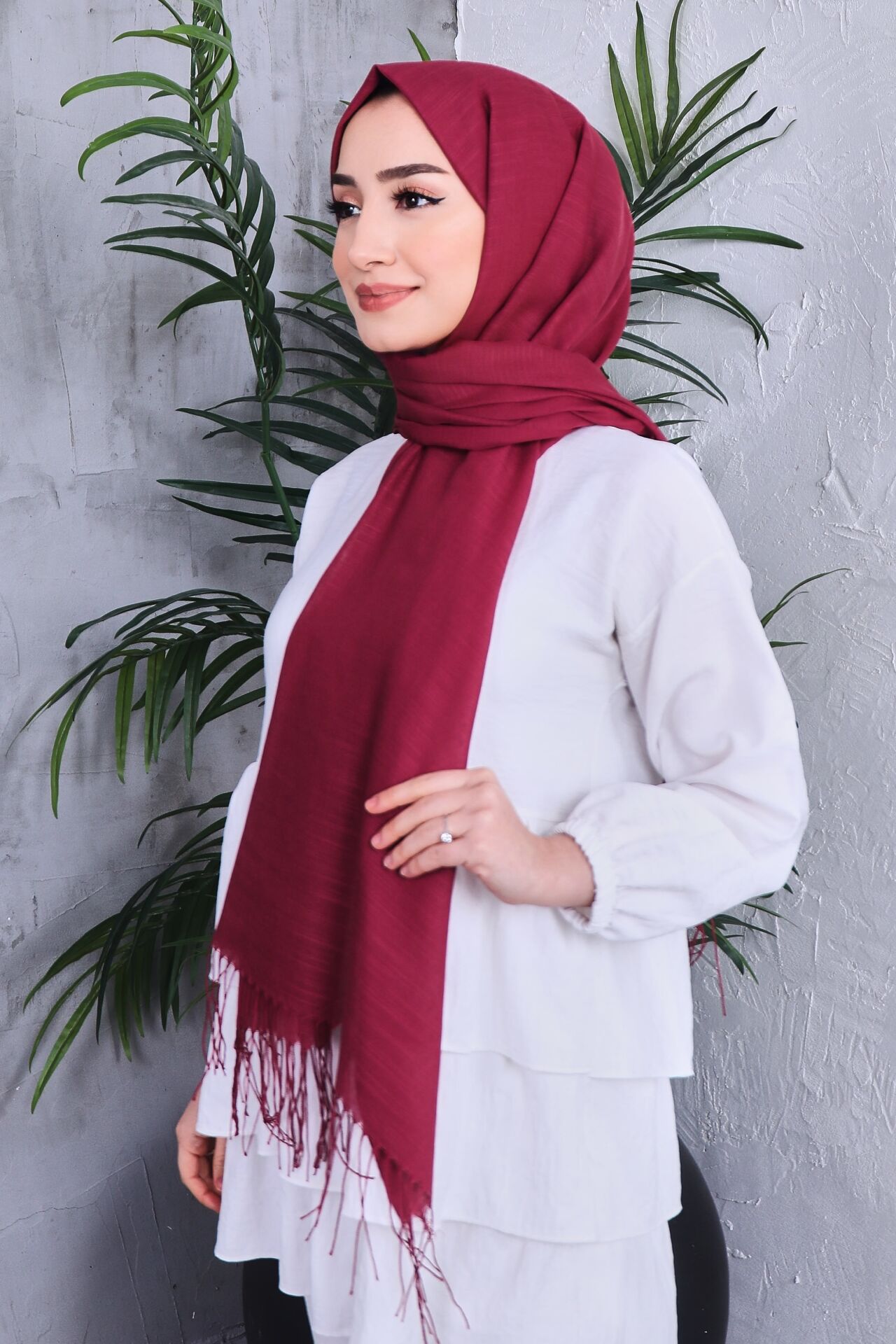 Flamlı Saçaklı Düz Renk Keten Rubi Şal